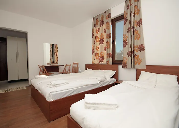 Къща за гости Yan Bibiyan 3*