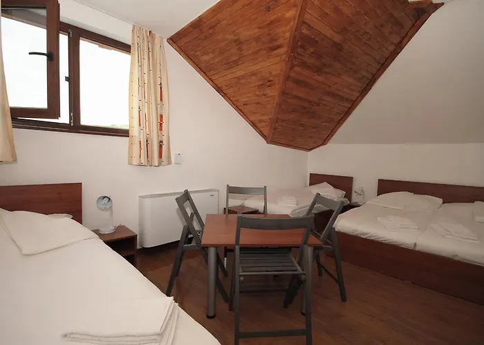 Къща за гости Yan Bibiyan 3*