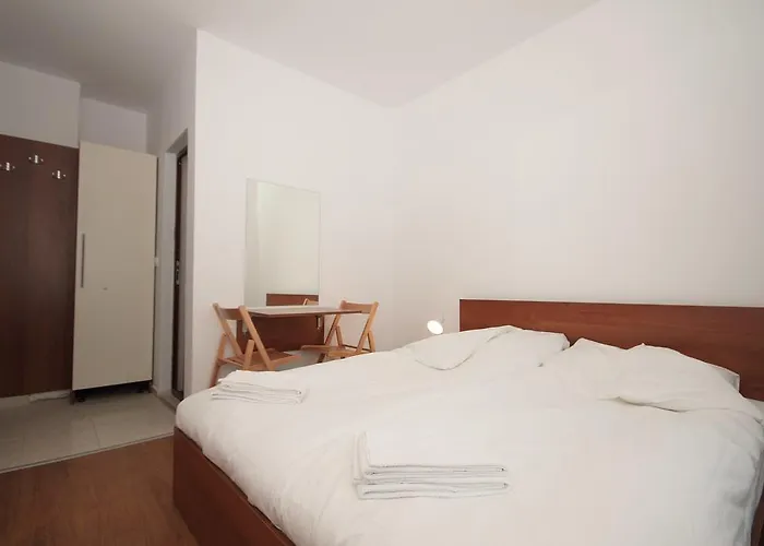 Къща за гости Yan Bibiyan 3*